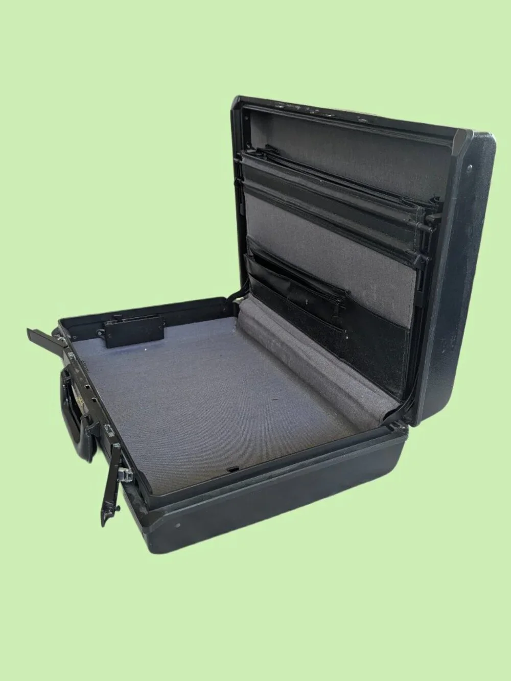 Vintage 1980's Samsonite Hardshell Combo Lock Briefcase